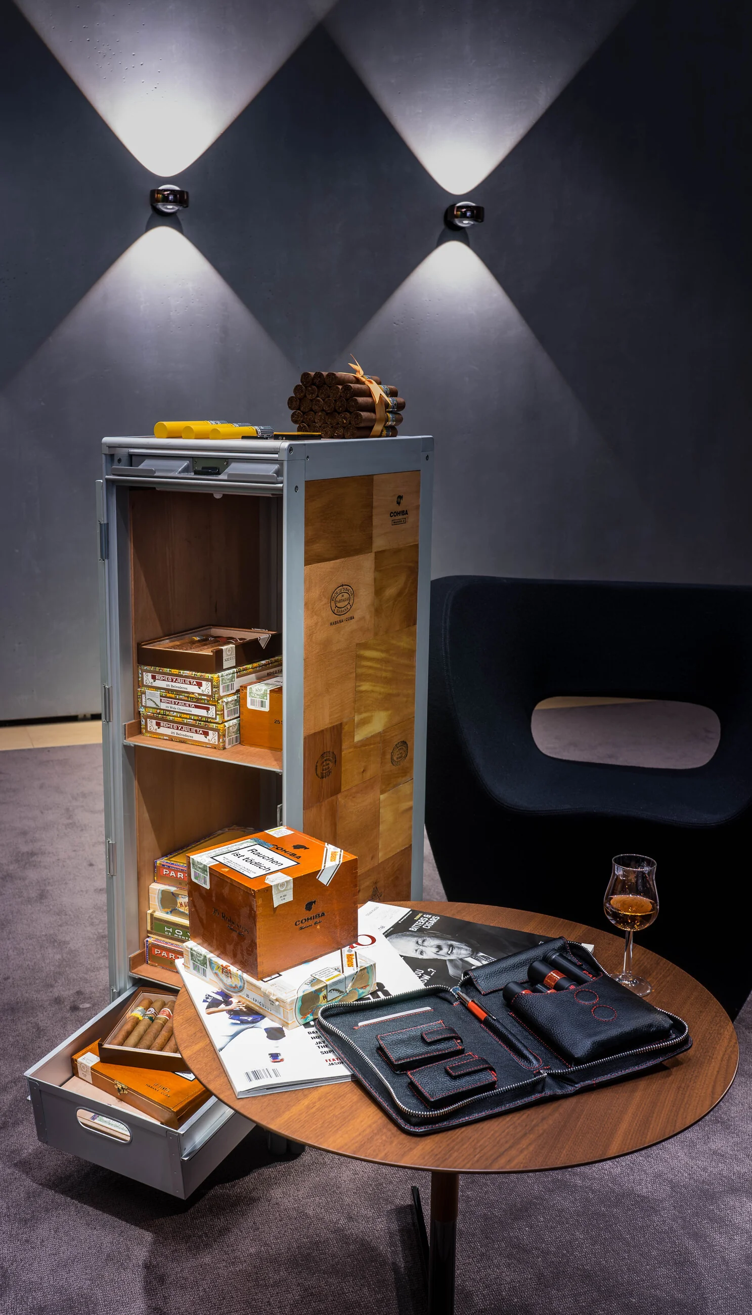 adorini Cigar Trolley in der Lounge